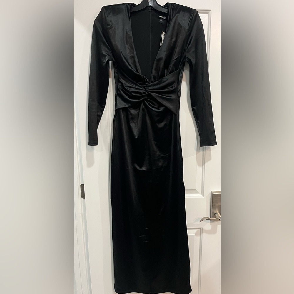 Beautiful sexy black dress. You can wear for a wedding or party.